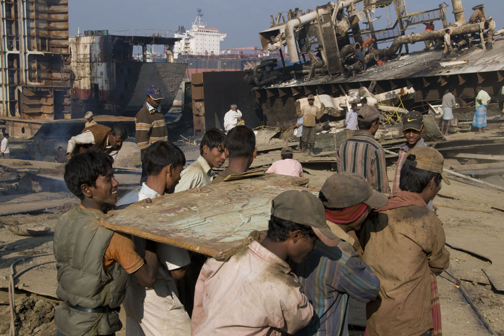 Shipwrecking, Chittagong