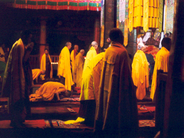 Praying at Jokhang