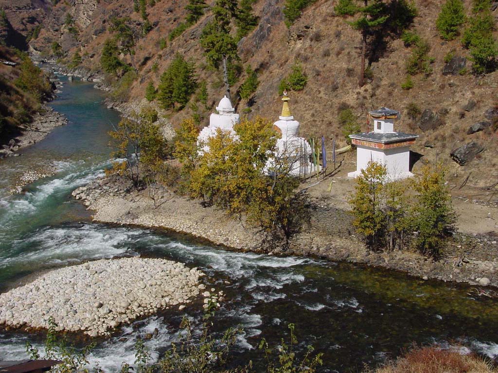 Chhuzom, Chortens